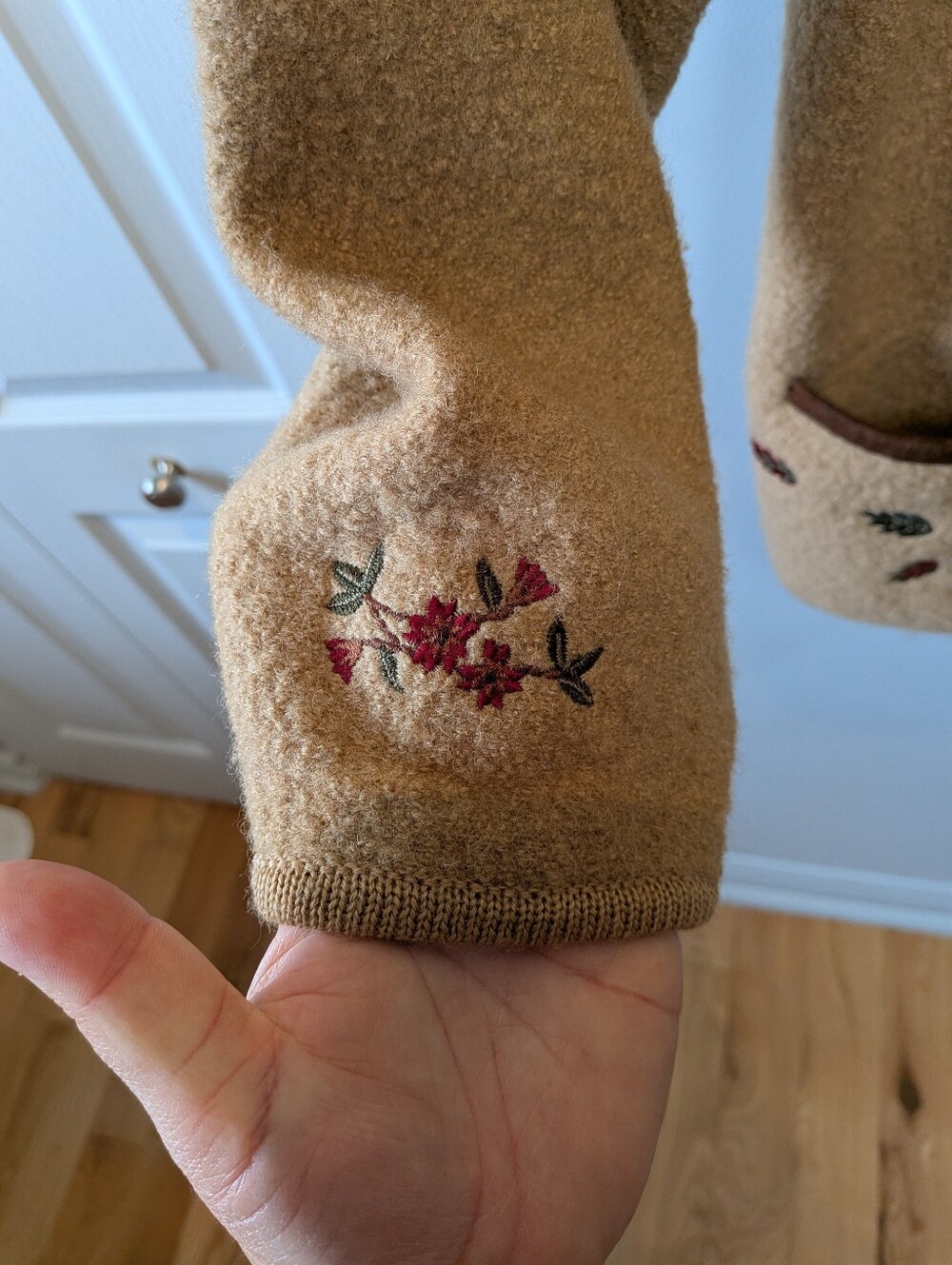 VINTAGE Mat Cardigan Size L 100% Wool Granny Style Buttons Closure Shoulder Pads - Picture 7 of 15